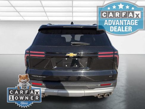 Used 2024 Chevrolet Traverse LT FWD image 3