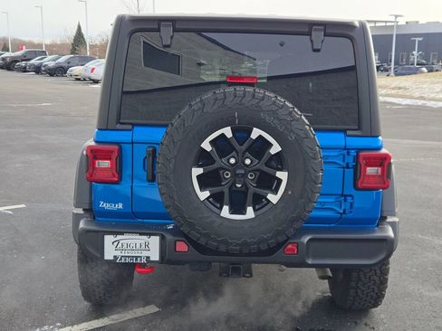 Used 2025 Jeep Wrangler Unlimited Rubicon AWD/4WD image 13