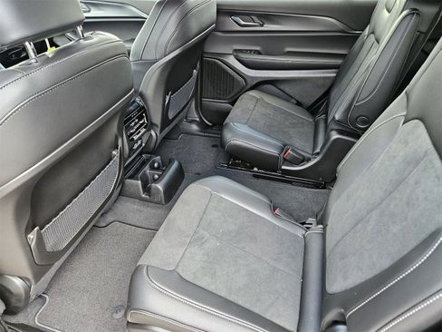 New 2025 Jeep Grand Cherokee L Altitude image 30