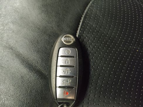 Used 2017 Nissan Armada Platinum w/ Interior Lighting Package RWD image 32