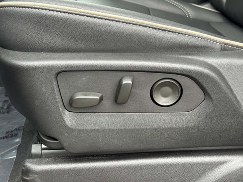 Used 2024 Chevrolet Suburban Premier image 15