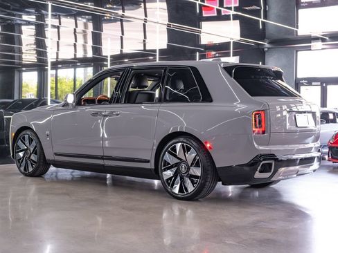 Used 2026 Rolls-Royce Cullinan AWD/4WD image 8