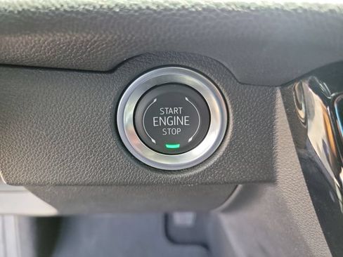 Certified 2025 Chevrolet Traverse LT w/ Sun and Wheel Package FWD image 34