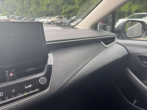 Used 2025 Toyota Corolla LE FWD image 30