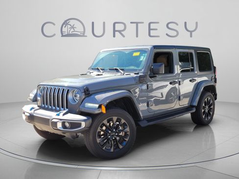 Used 2023 Jeep Wrangler Unlimited Sahara w/ Cold Weather Group AWD/4WD image 1