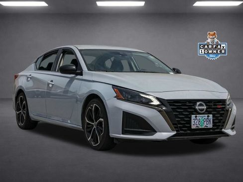 Used 2023 Nissan Altima 2.5 SR FWD image 2