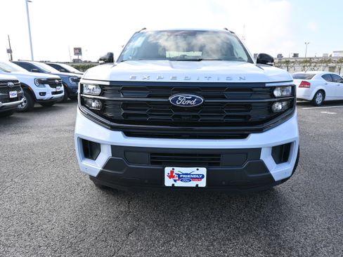New 2025 Ford Expedition Active image 10