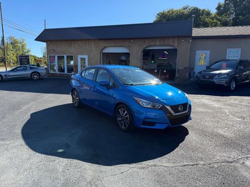Used 2021 Nissan Versa SV image 11