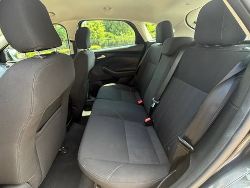 Used 2017 Ford Focus SE FWD image 28