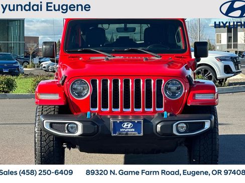 Used 2022 Jeep Wrangler Unlimited Sahara w/ Cold Weather Group image 10