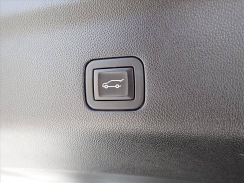 Used 2024 Chevrolet Tahoe High Country AWD/4WD image 9