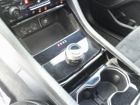 Used 2022 Jeep Grand Cherokee L Laredo image 17