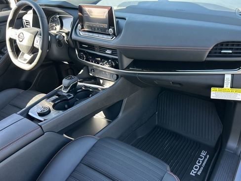 New 2025 Nissan Rogue SV image 10