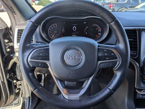 Used 2021 Jeep Grand Cherokee Laredo image 26