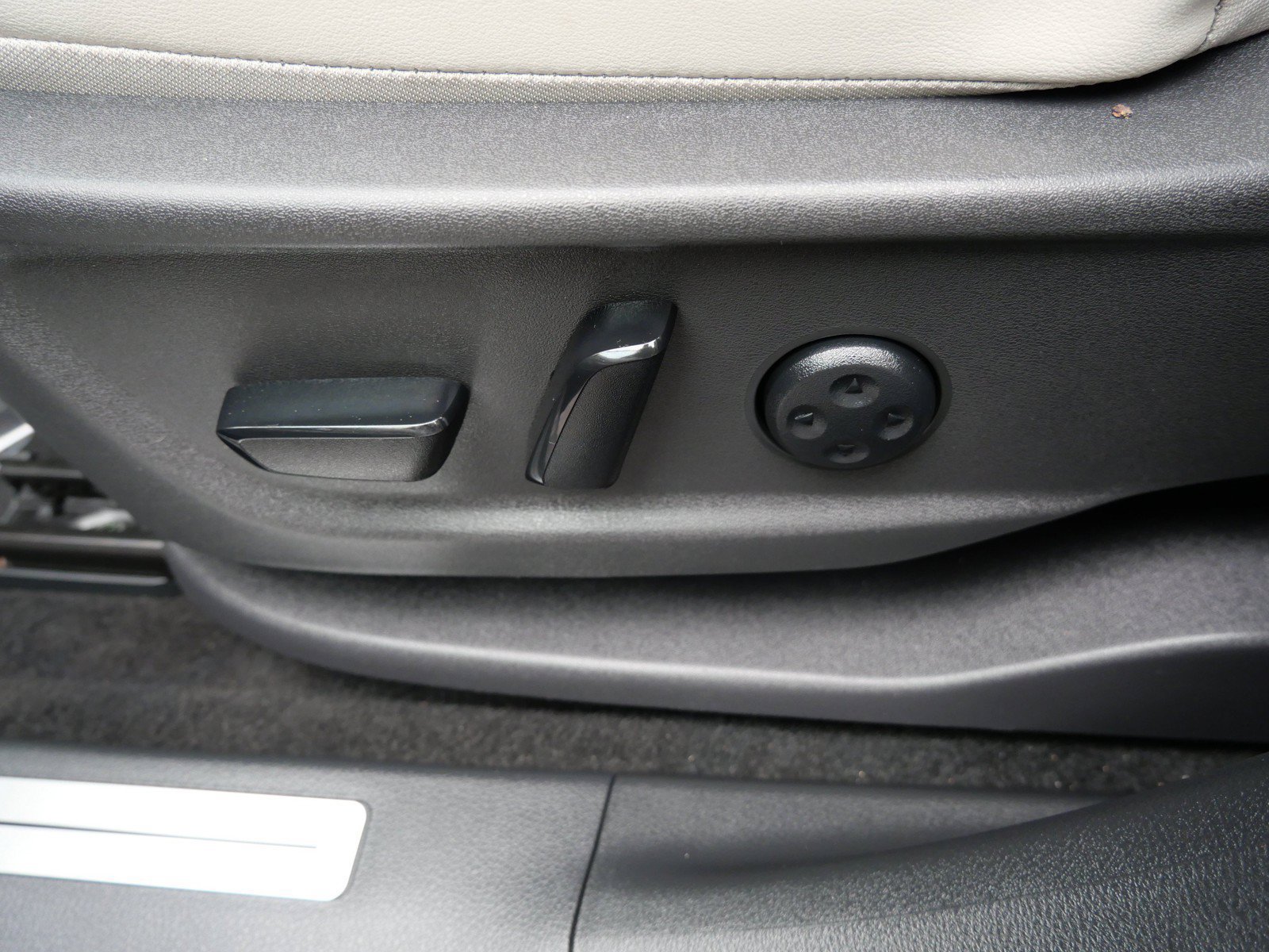Certified 2024 Nissan Ariya AWD image 16