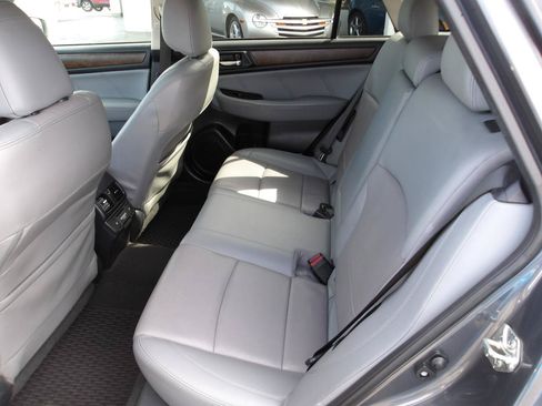 Used 2018 Subaru Outback 2.5i Limited w/ Popular Package #2 AWD/4WD image 10