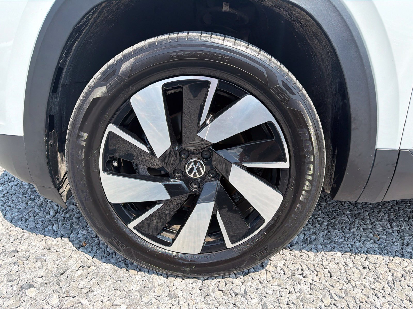 Used 2024 Volkswagen Atlas Cross Sport SE FWD image 7