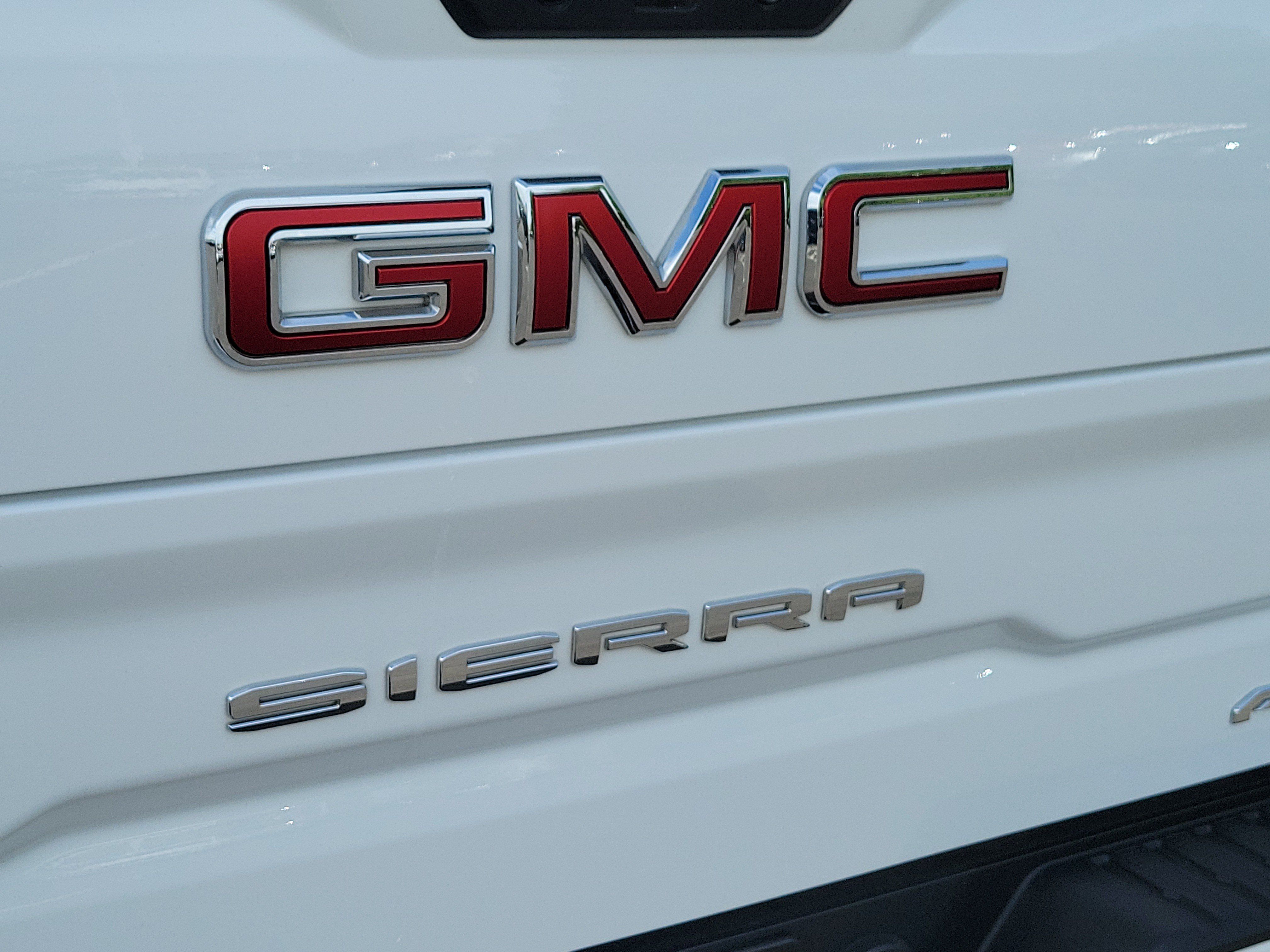 Used 2024 GMC Sierra 1500 AT4 w/ AT4 Premium Package AWD/4WD image 7
