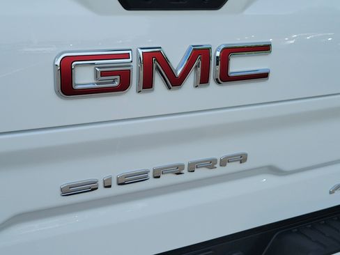 Used 2024 GMC Sierra 1500 AT4 w/ AT4 Premium Package image 7