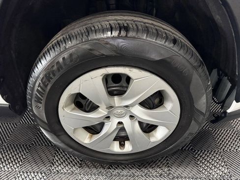 Used 2021 Toyota RAV4 LE w/ Carpet Mat Package (TMS) image 18