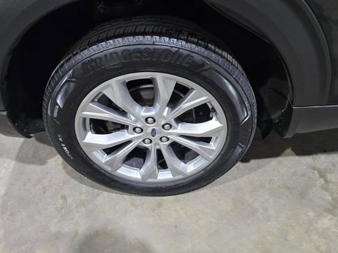 Used 2020 Ford Explorer XLT w/ Equipment Group 202A AWD/4WD image 21