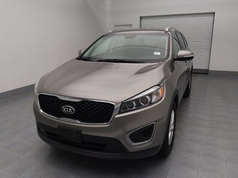 Used 2017 Kia Sorento LX w/ LX Convenience Package image 15