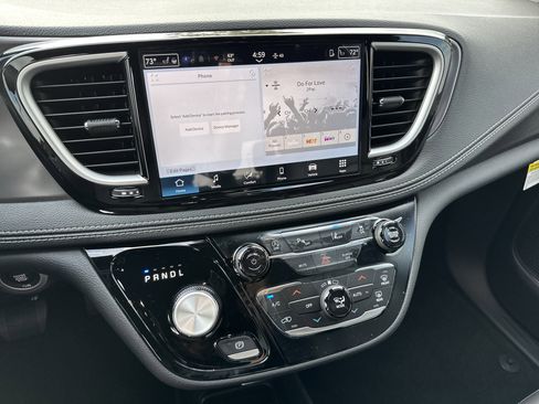 New 2026 Chrysler Pacifica Select image 31