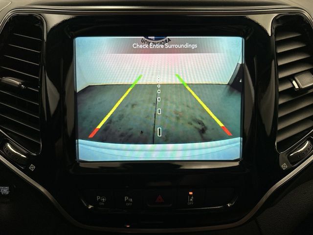 Used 2019 Jeep Cherokee Overland w/ Technology Group AWD/4WD image 27
