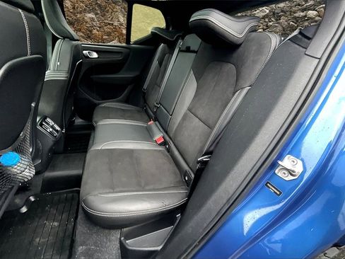 Used 2021 Volvo XC40 T5 R-Design w/ Climate Package image 25