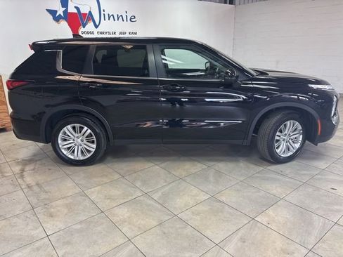Used 2024 Mitsubishi Outlander ES FWD image 2
