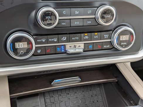 Used 2024 Ford Expedition Limited RWD image 25