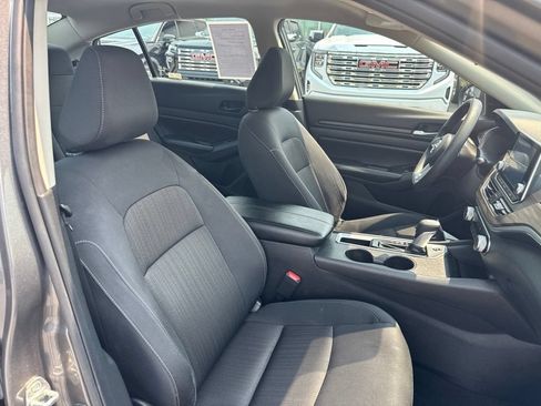 Used 2025 Nissan Altima 2.5 SV FWD image 15