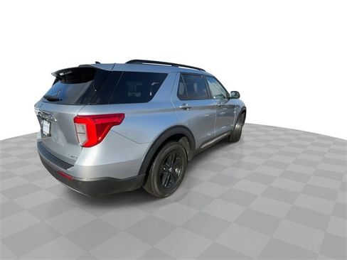 Used 2023 Ford Explorer XLT w/ Equipment Group 202A image 8