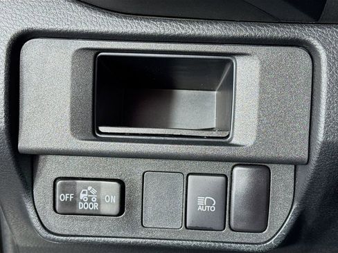 Used 2018 Toyota Tacoma SR image 14