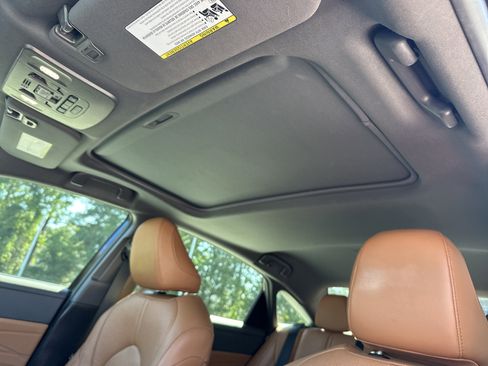 Used 2022 Toyota Avalon Limited w/ Advanced Safety Package FWD image 28