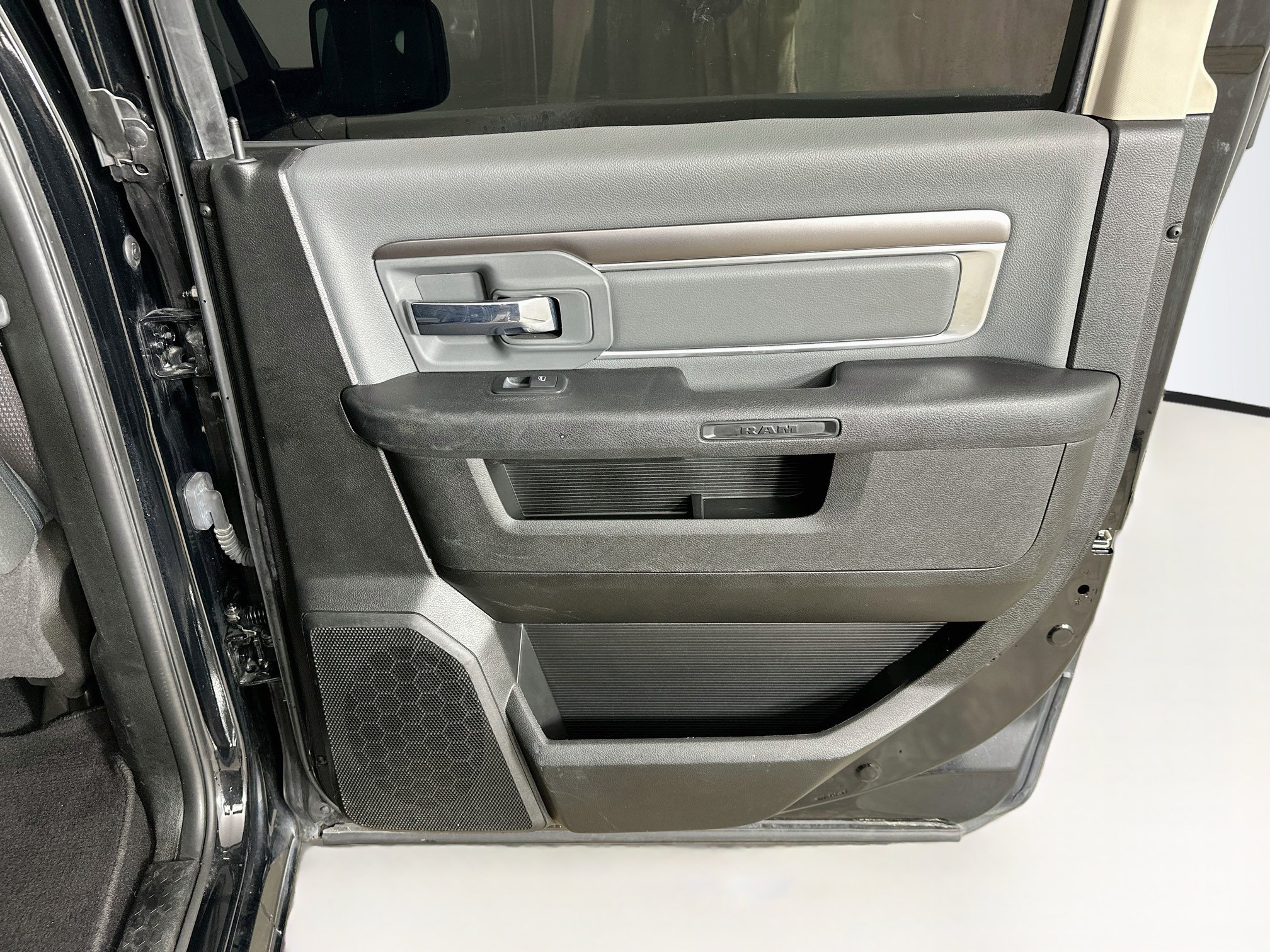 Used 2021 RAM 1500 Classic SLT AWD/4WD image 28