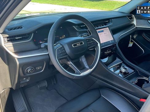 Used 2024 Jeep Grand Cherokee L Limited image 6