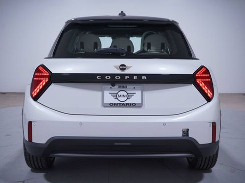 New 2026 MINI Cooper 4-Door Hardtop FWD image 5