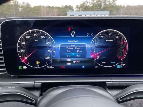 Used 2024 Mercedes-Benz GLS 450 4MATIC image 10