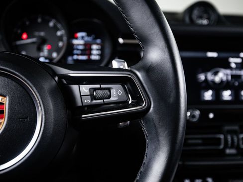 Certified 2024 Porsche Macan AWD/4WD image 16
