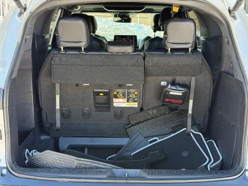 Used 2023 Toyota Sienna XSE image 9