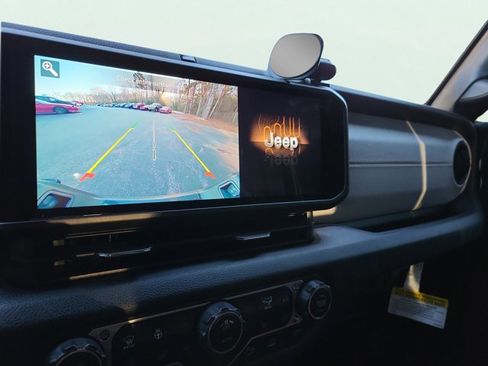 Certified 2025 Jeep Gladiator Sport image 40