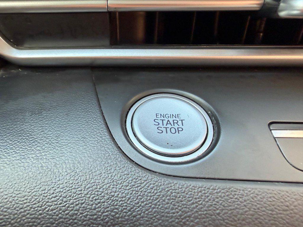 Used 2023 Hyundai Elantra SEL w/ Convenience Package FWD image 33