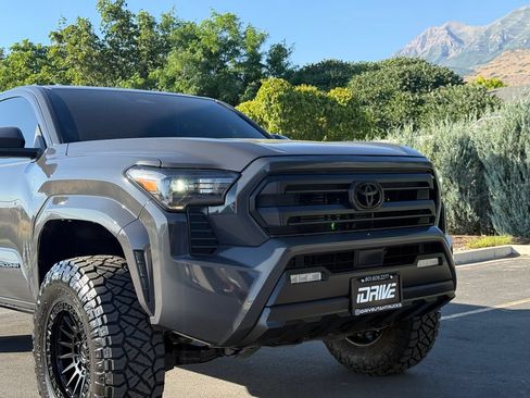 Used 2024 Toyota Tacoma SR5 AWD/4WD image 16