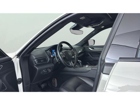 Used 2019 Maserati Levante S AWD/4WD image 9