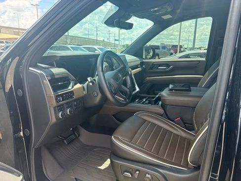Used 2025 GMC Yukon Denali Ultimate w/ LPO, Floor Liner Package AWD/4WD image 6