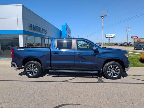 Used 2023 Chevrolet Silverado 1500 LT w/ Convenience Package II AWD/4WD image 2