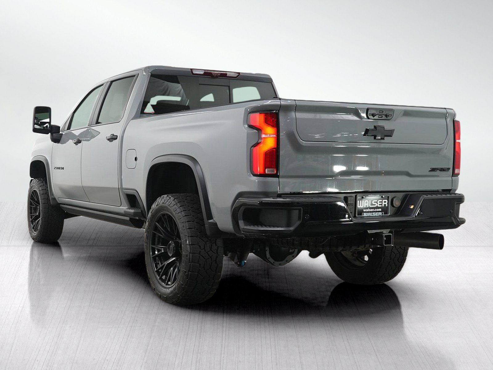 Used 2025 Chevrolet Silverado 2500 ZR2 w/ Technology Package AWD/4WD image 4