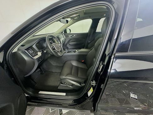 Used 2025 Volvo XC60 B5 Plus image 13