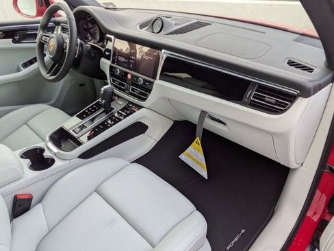 New 2026 Porsche Macan image 25